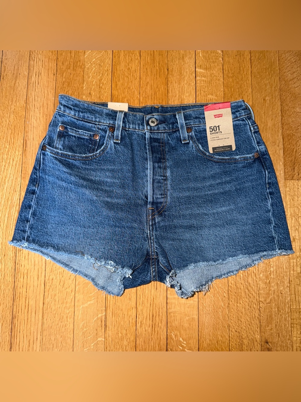 Levi’s 501 High Rise Women’s Shorts Sz 29 Medium Wash Cut Off  RaW Hem Denim NWT